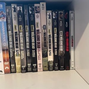 The Walking Dead dvds (read description)